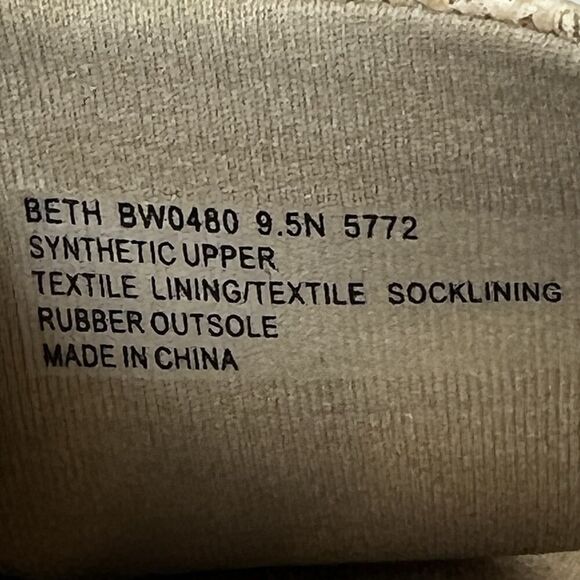 Abeo Bio.System Womens Sz 9.5N Gold Faux Leather Sling Back Thong Summer Sandals - Picture 9 of 10